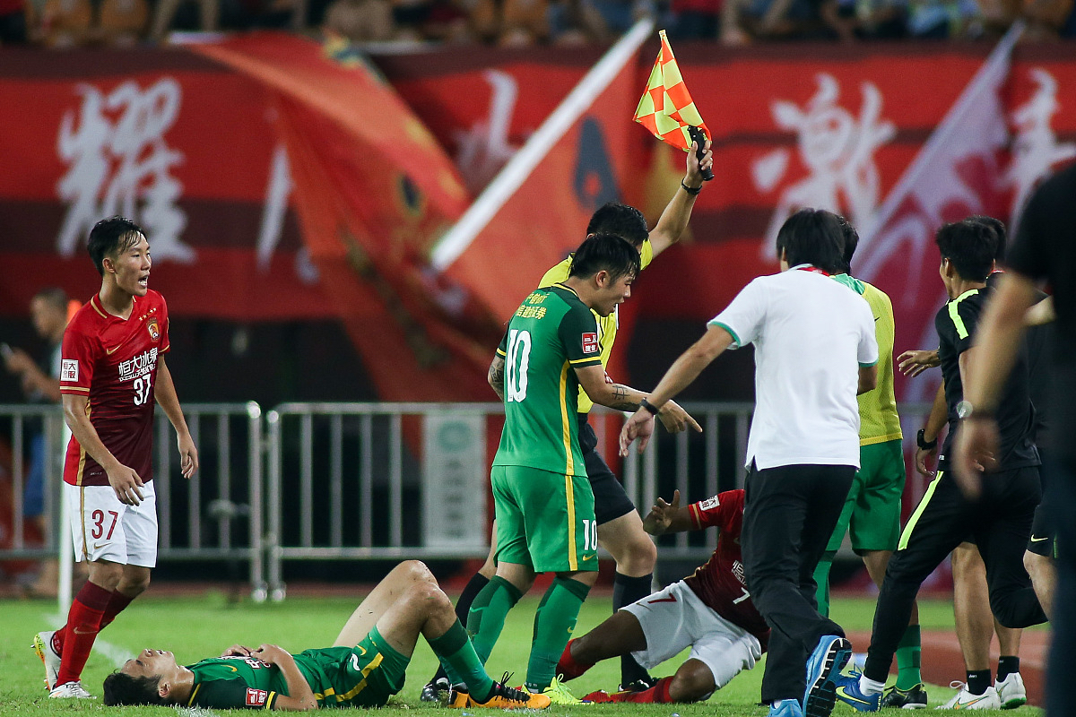 【比赛精彩片段】逆境中坚韧不拔的运动员战术应用集锦的简单介绍 【比赛精彩片段】逆境中坚韧不拔的运动员战术应用集锦的简单介绍