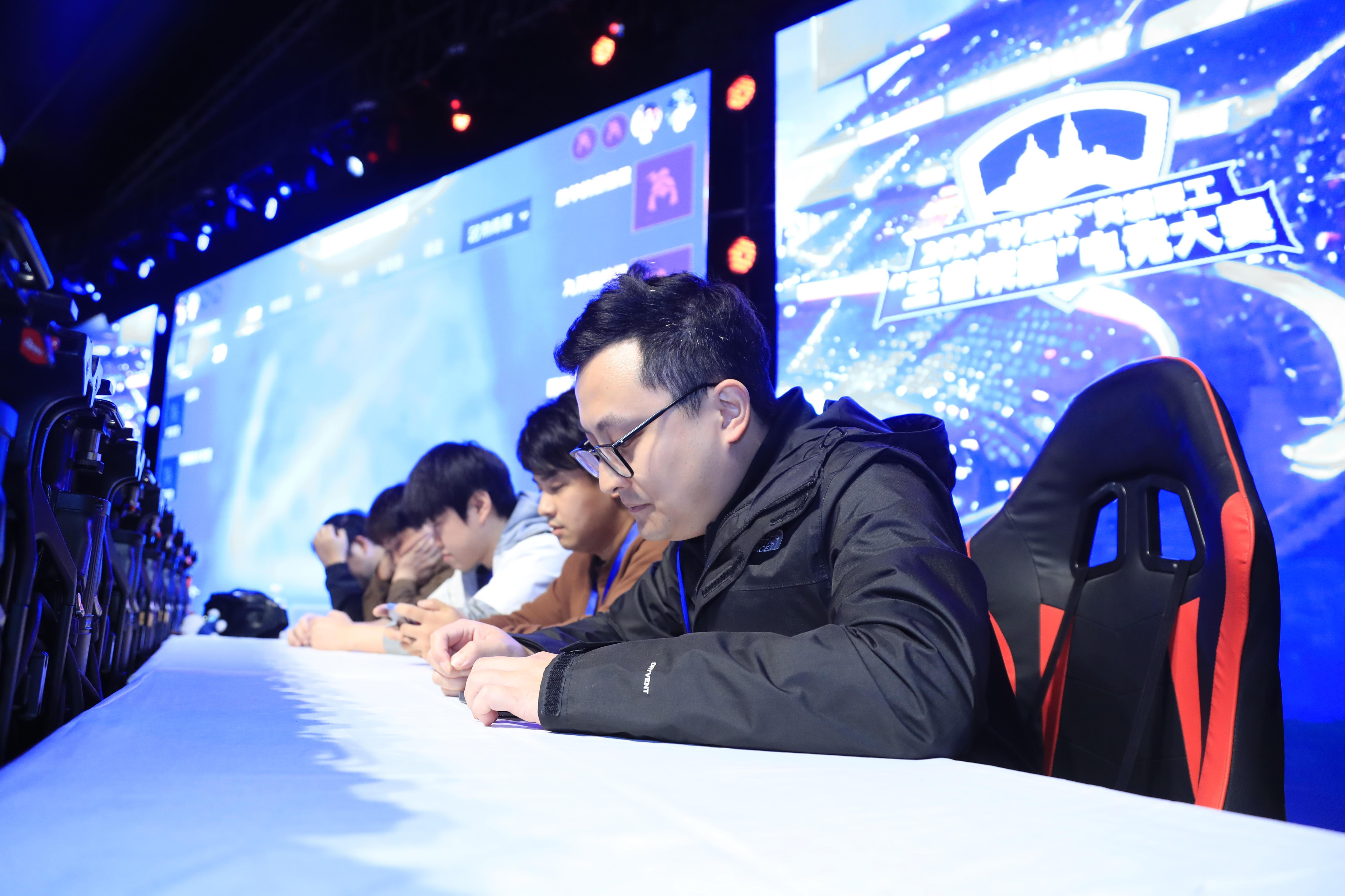 包含全球电竞巡回赛多国激战,精彩对决不断引爆观赛热情的词条 包含全球电竞巡回赛多国激战,精彩对决不断引爆观赛热情的词条