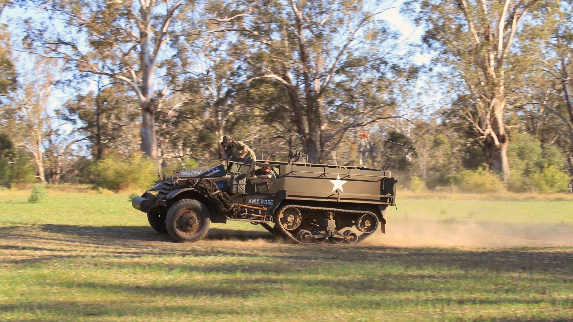 _快船在主场迎战劲敌，奋勇拼搏_，快船主场叫啥