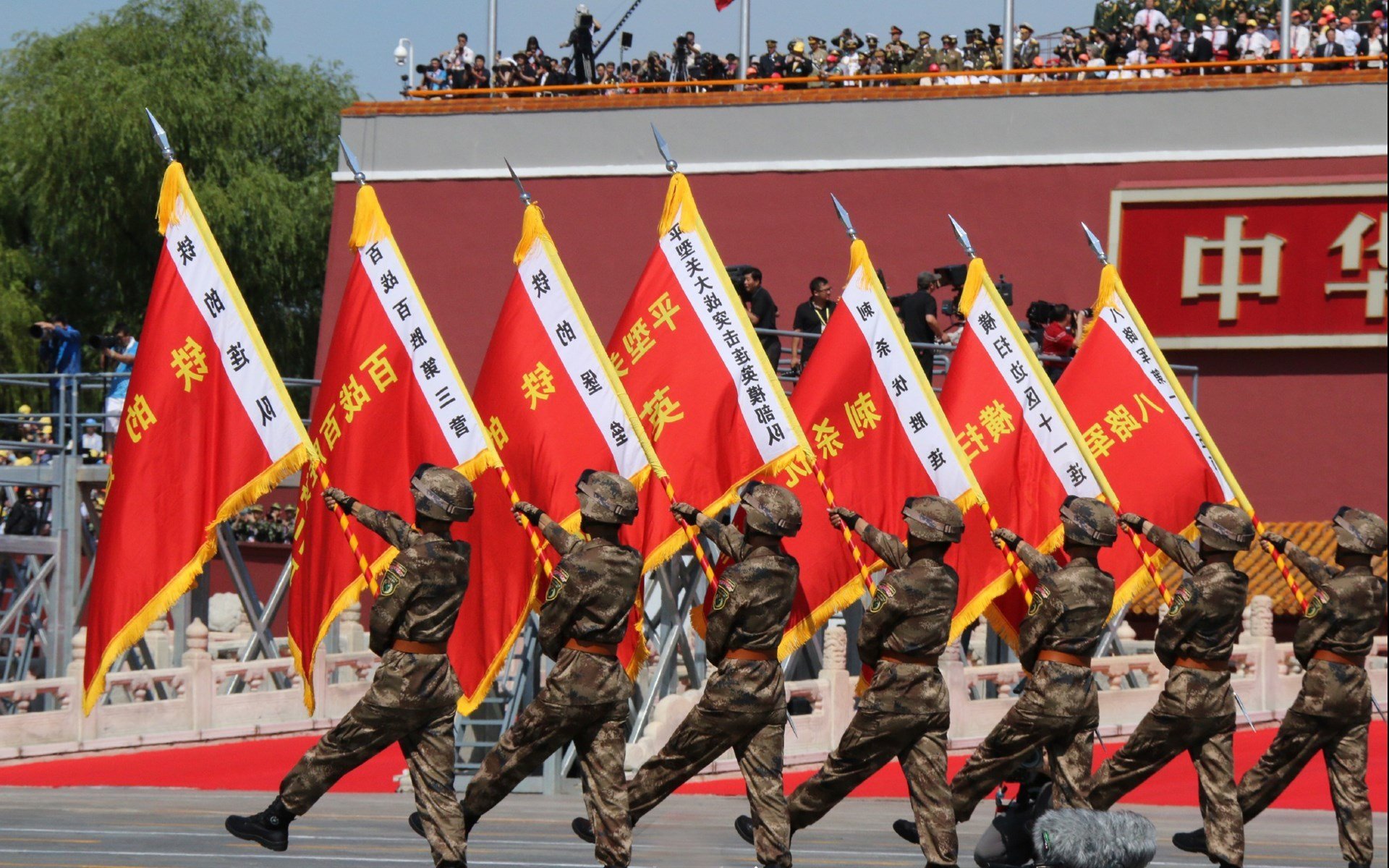 曼城轻取多特蒙德：高效攻防全面胜出，曼城多特蒙德集锦